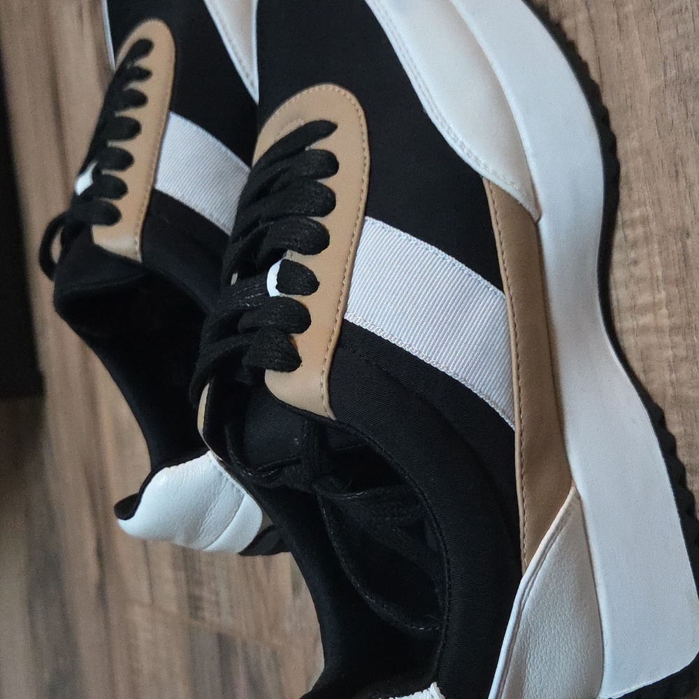Dolce Vita Bettie sneakers, Size 8.5